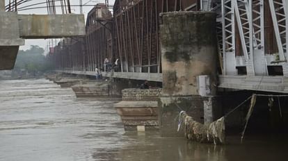 water level of Yamuna was recorded at 205.30 meters at 8 pm After eight days in Delhi flood