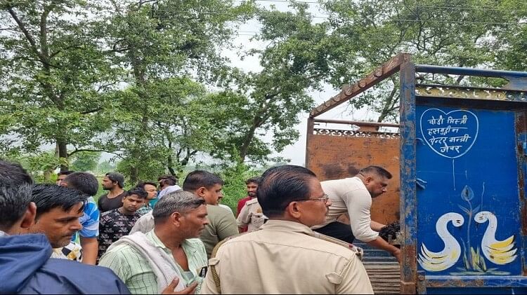 बुलंदशहर में भीषण हादसा: दो बाइक सवार लोगों की आमने-सामने हुई टक्कर, दो ने मौके पर ही तोड़ा दम; दो गंभीर