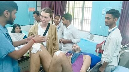 Three Russian pilgrims injured after e rickshaw overturns in Govardhan at Mathura