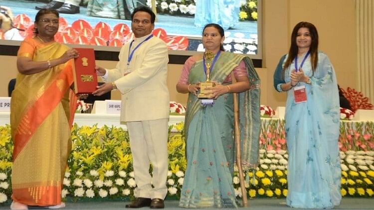 छत्तीसगढ़ को मिला भूमि सम्मान: राष्ट्रपति ने किया सम्मानित, भूमि प्रबंधन के लिए बेमेतरा और सरगुजा ने बनाई जगह