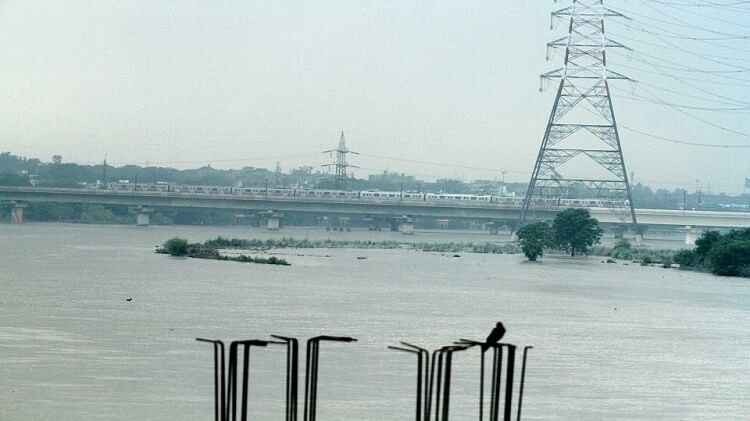 Delhi Flood News Live: Yamuna still above danger mark, possibility of rain in Delhi-NCR even today