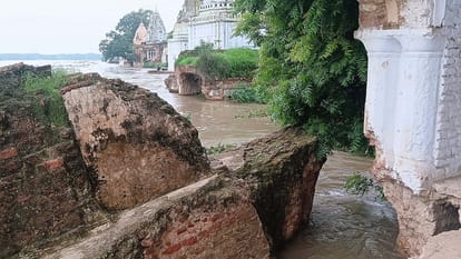 Yamuna Flood water reached Bateshwar Ghat or broken temples such scene seen after 13 years shiv temple bah
