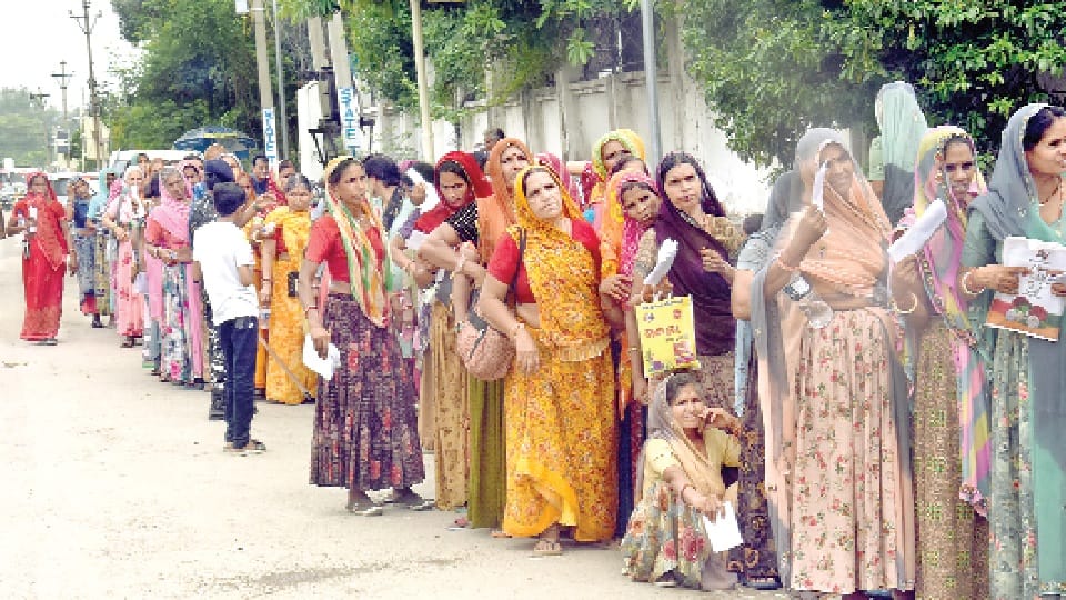 Amarnath Yatra 2023: batch 6216 pilgrims from Jammu leaves Kashmir, 2.51 lakh devotees have visited