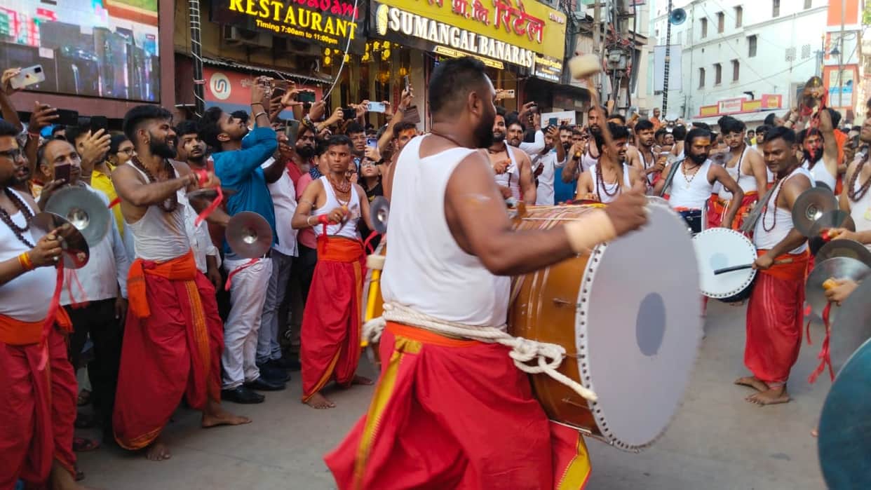 PHOTOS: Palki Yatra of Mahakal, group of devotees dancing from Vishwanath Dham to the banks of the Ganges