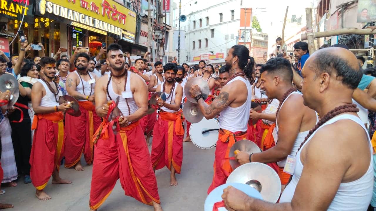PHOTOS: Palki Yatra of Mahakal, group of devotees dancing from Vishwanath Dham to the banks of the Ganges
