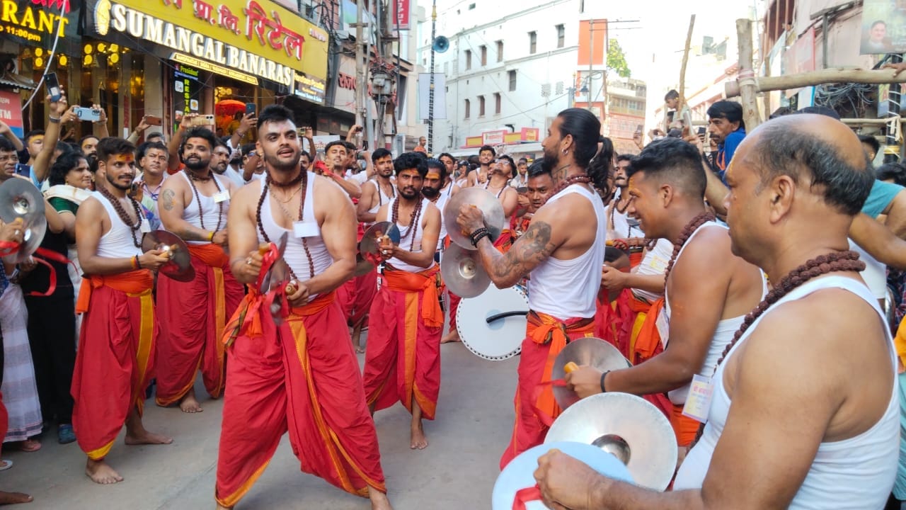 PHOTOS: Palki Yatra of Mahakal, group of devotees dancing from Vishwanath Dham to the banks of the Ganges