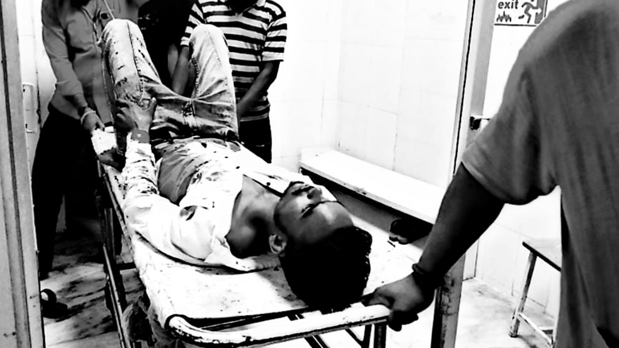 Ujjain: Husband reached to pick up his wife knifed after dispute between both sides, police detained 11 people