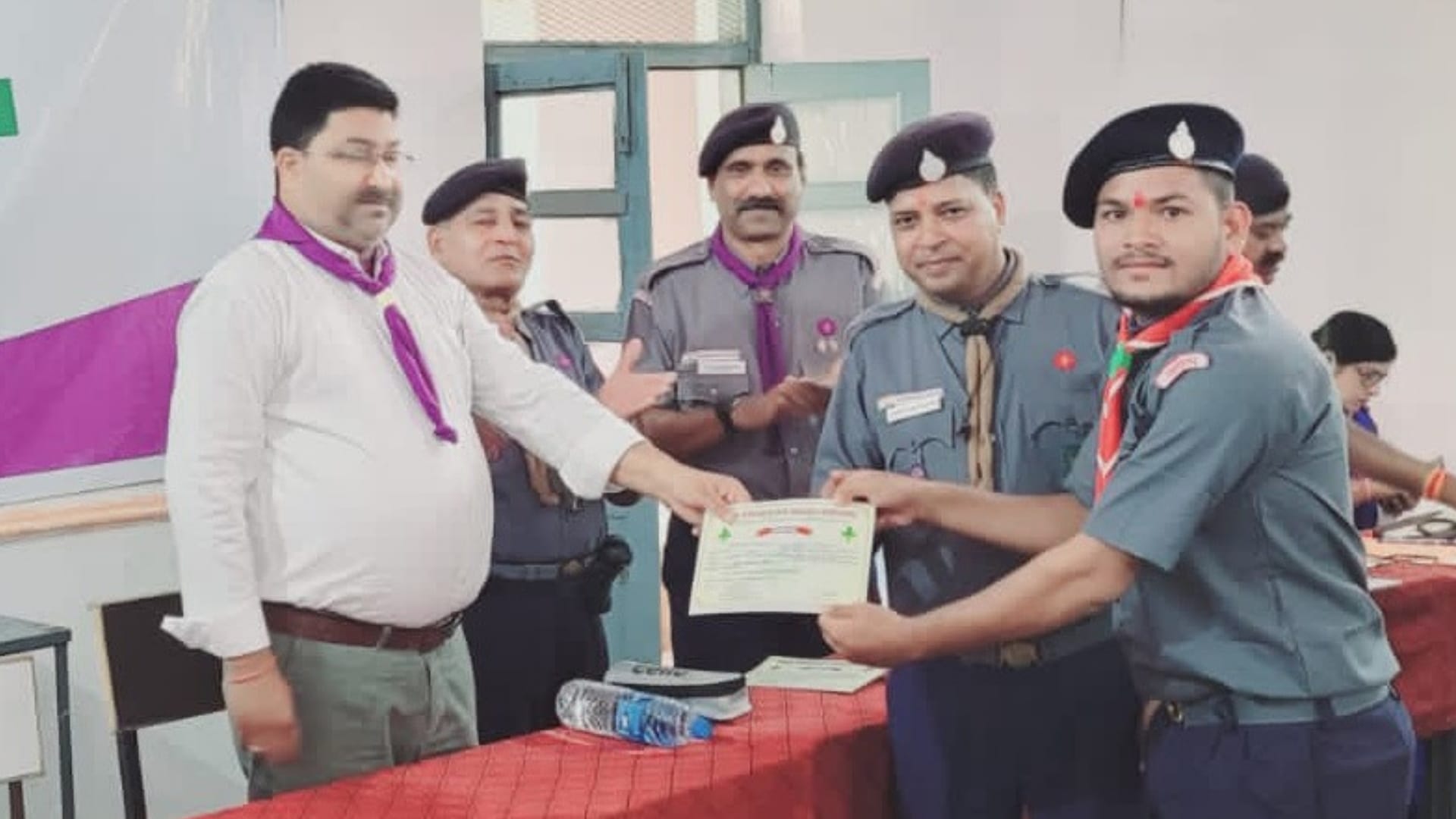 राज्य सचिव कैलाश सोनी ने प्रतिभागी छात्रों को दिया प्रमाण पत्र