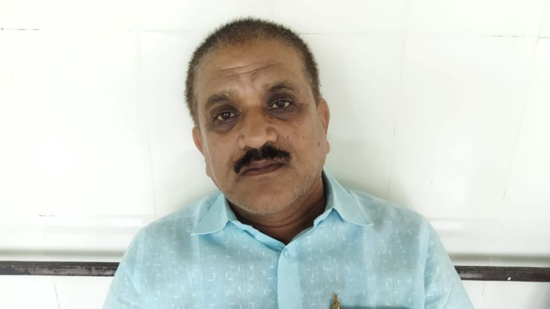 पुलिस गिरफ्त में आरोपी जनपद सीईओ।