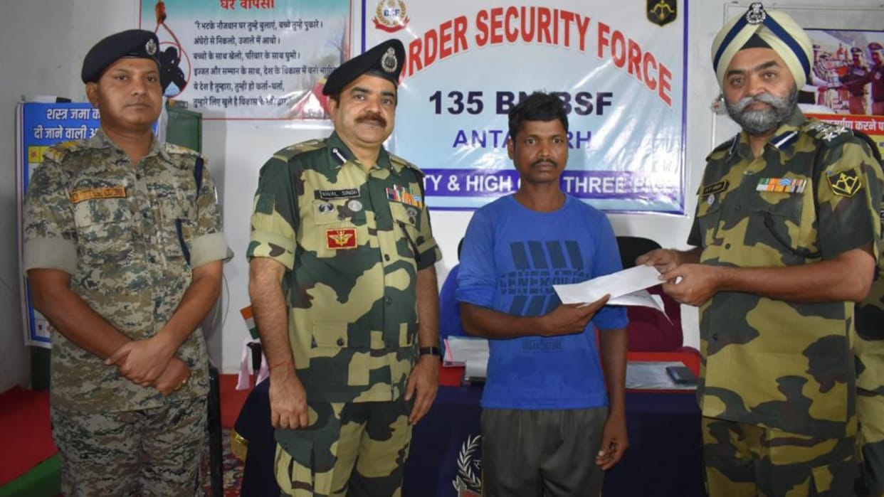 Chhattisgarh Naxalite: three lakh rupees rewardee Naxalites' deputy commander surrendered in kanker