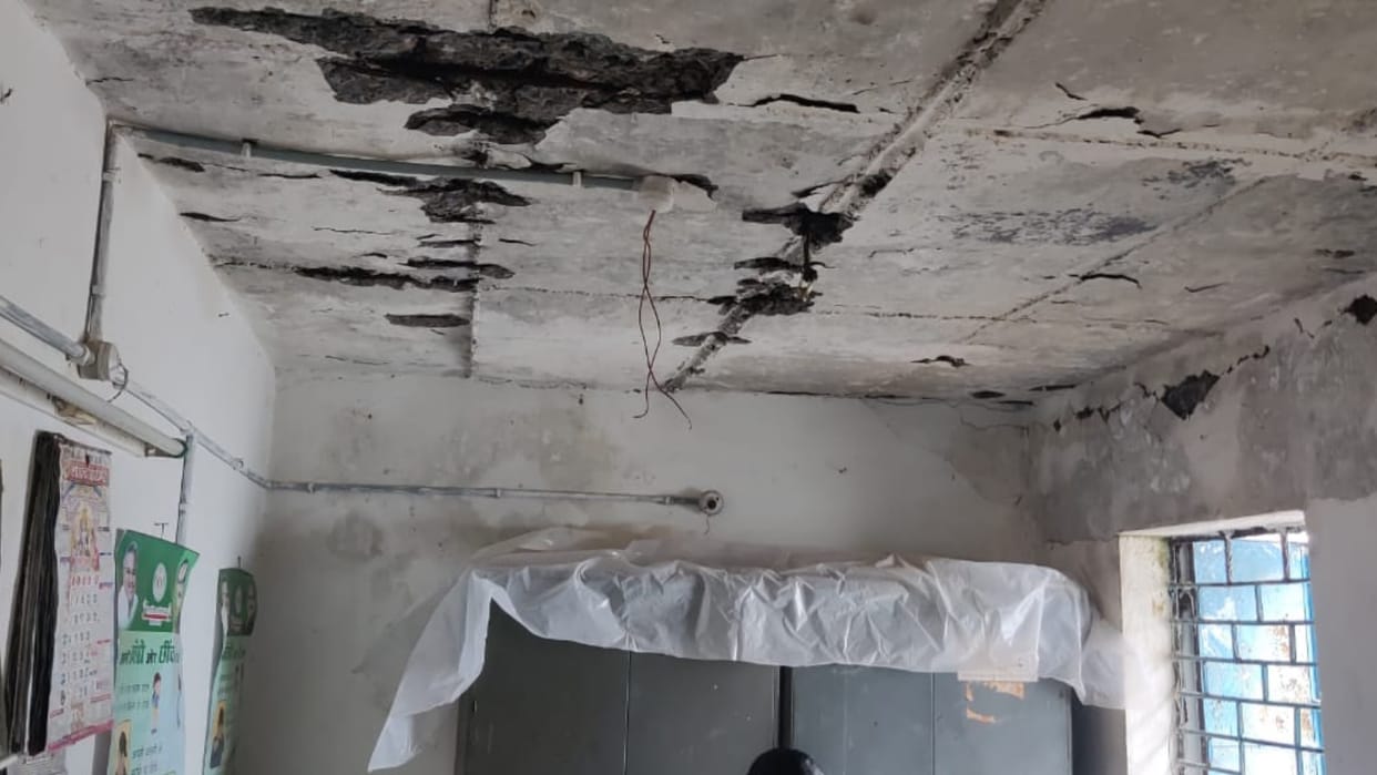 government School classes running in dilapidated building in Bijapur