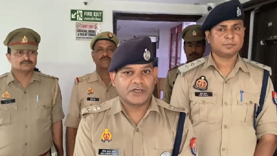 Greater Noida 25 lakh robbery in a doctor house and murder of daughter