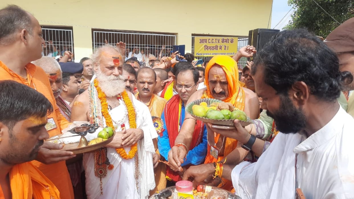 Falahari Baba started Malmas Mela by hoisting flag, invoking 33 crore deities, staying in Rajgir for a month
