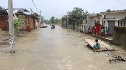 Flood in Bijnor: Car in water, boat on the road, life disrupted due to flood