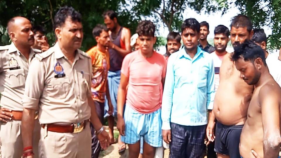three youths got swept away in flood In Agra while catching straw that was washed away in Yamuna