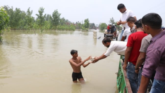 Flood in UP: Flood in Many areas in Bijnor District in UP, life in danger, see in Pictures