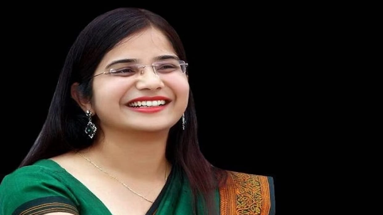 Success Story: Meet IAS Swati Meena Naik  who cracked upsc in her first attempt