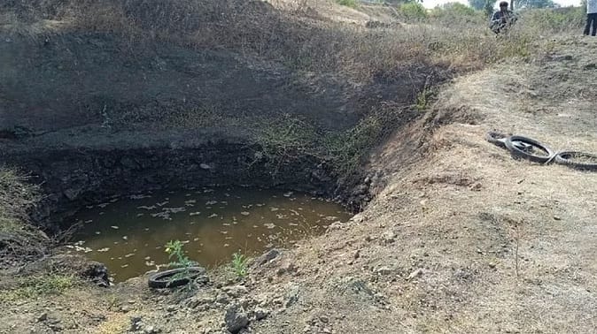 Tragic incident in Hardoi, girl child dies due to drowning in a pit filled with water, family members crying b