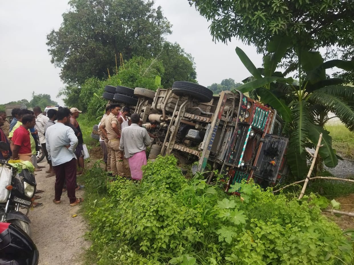 Dumper overturned uncontrollably, driver crushed to death, Khalasi said ARTO was chasing
