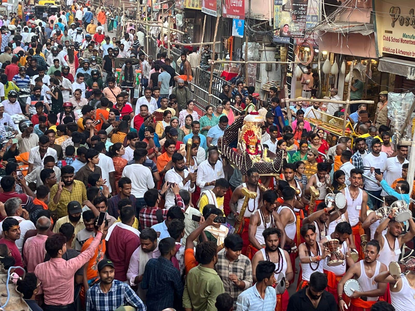 PHOTOS: Palki Yatra of Mahakal, group of devotees dancing from Vishwanath Dham to the banks of the Ganges