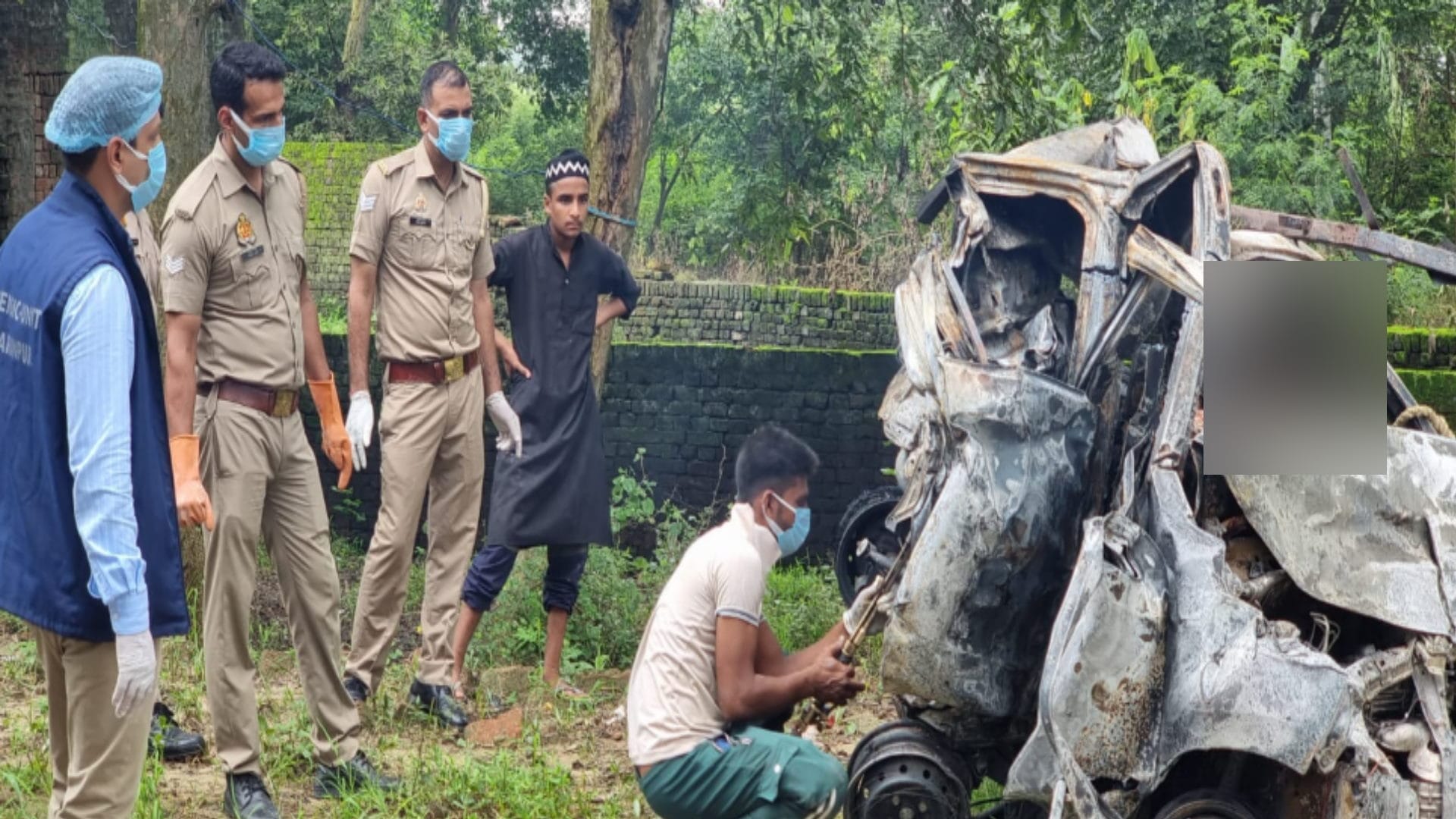 Saharanpur accident: truck rammed into car while overtaking and four people burnt to death, see photos