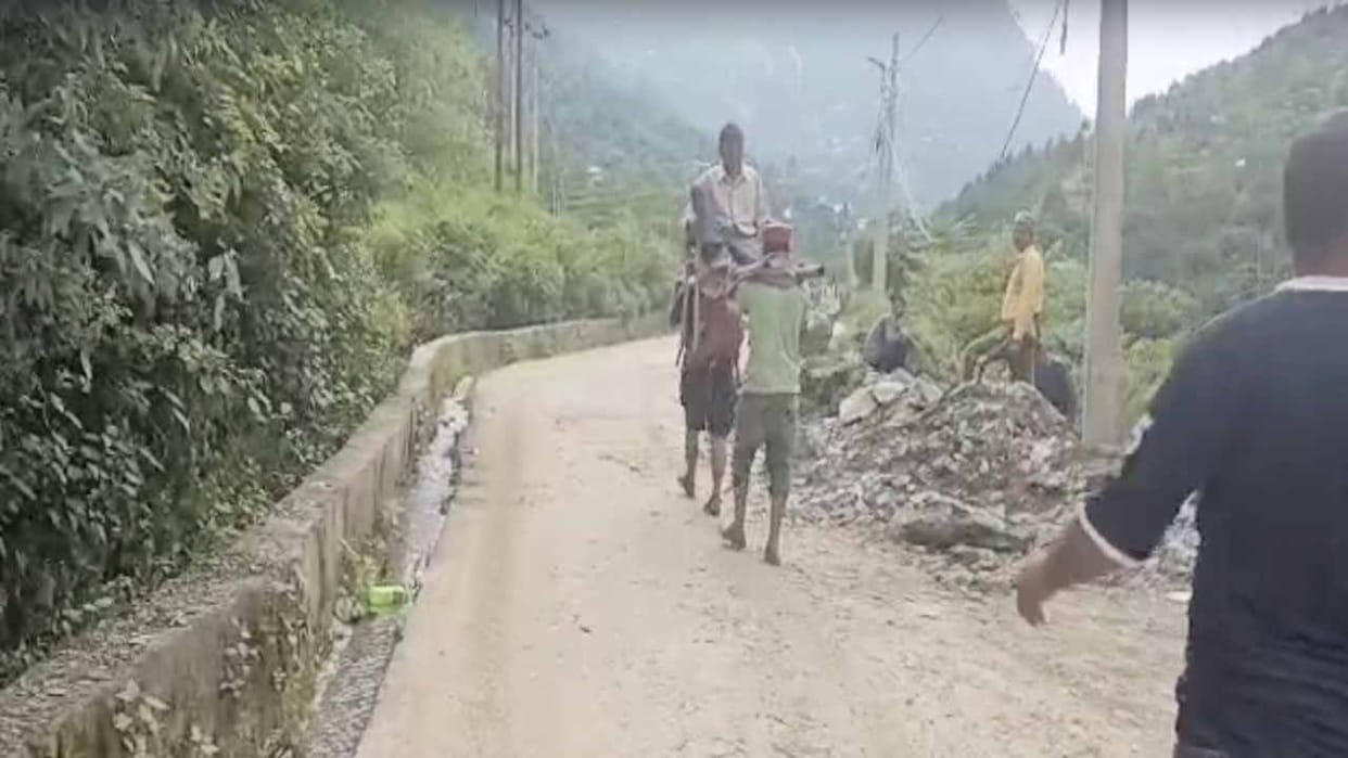 Kullu News: Newly-Shanshar Road closed due to landslide, patient carried 20 km on a chair and taken to hospita