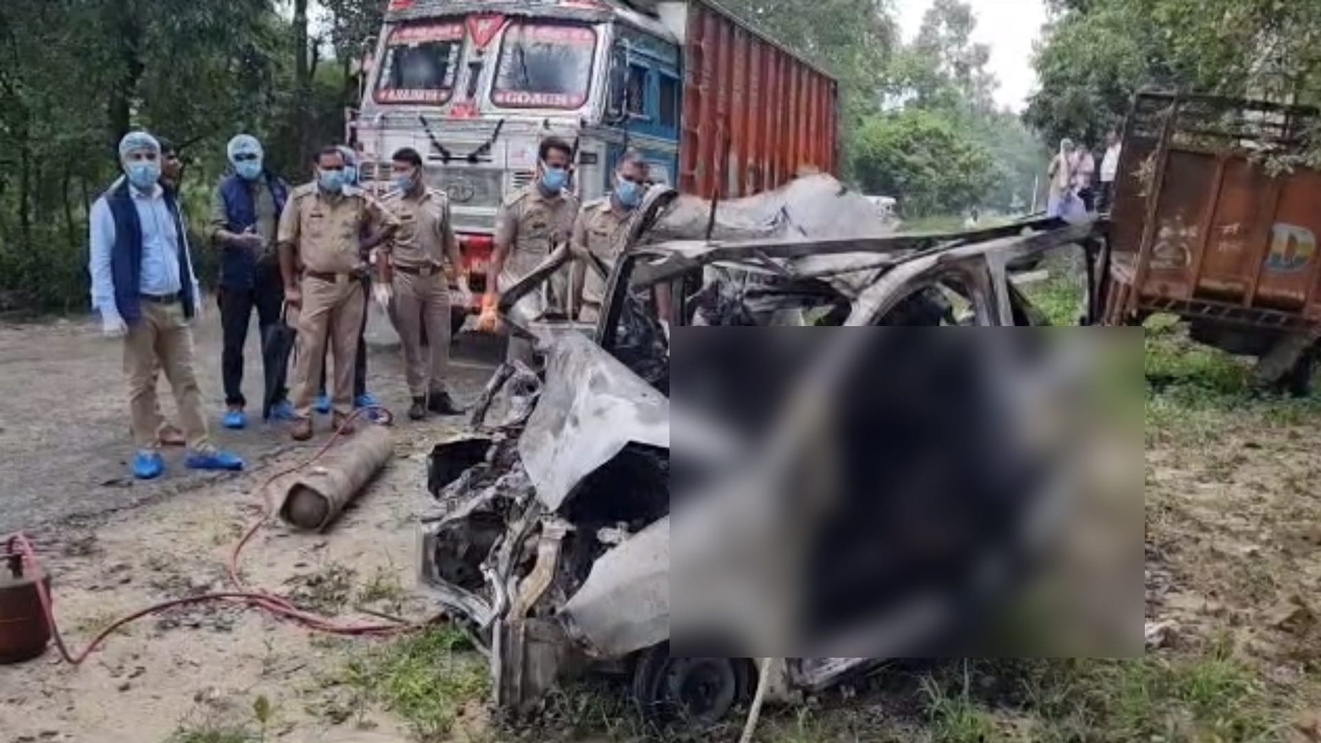 Saharanpur accident: truck rammed into car while overtaking and four people burnt to death, see photos
