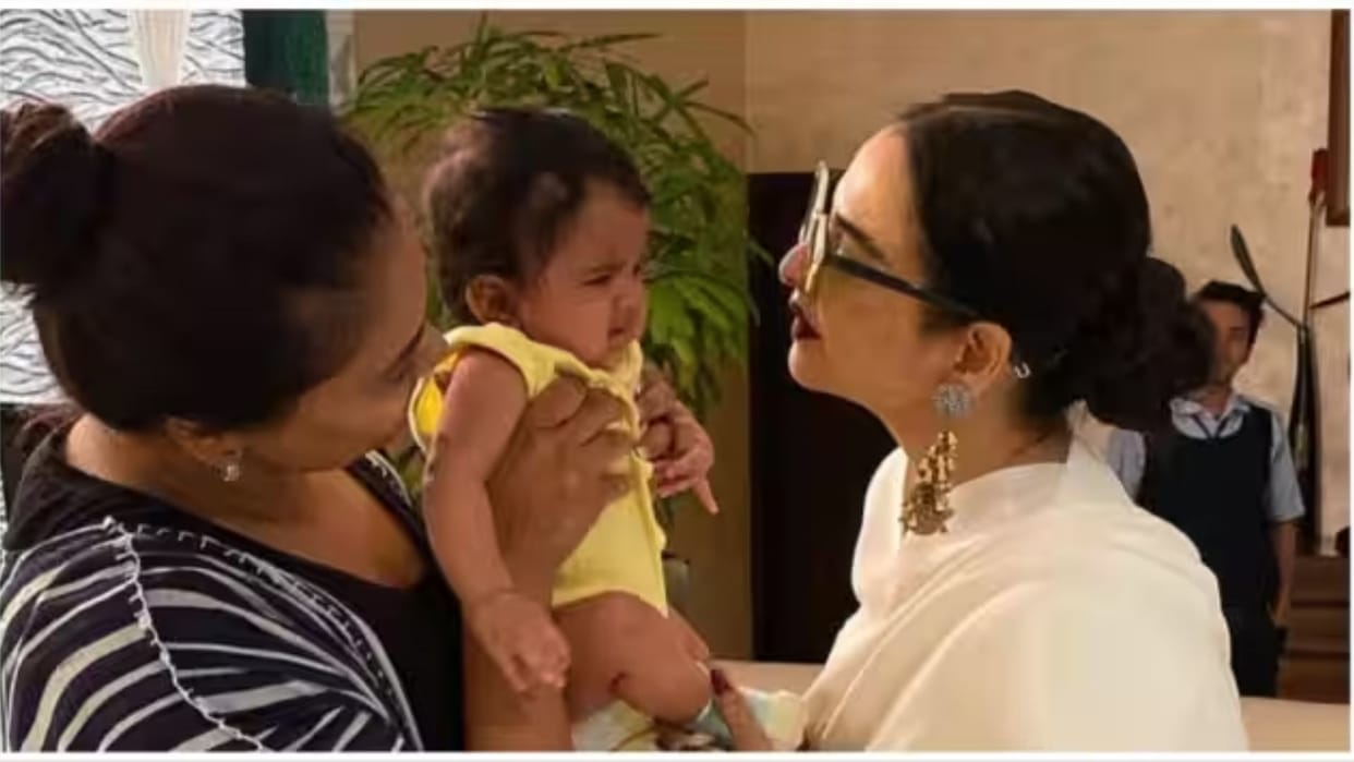 Sameera Reddy shares throwback pictures of Rekha says I had the chance to meet the iconic actor
