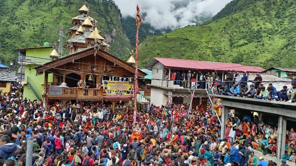Uttarkashi News Huge Crowd of devotees to celebrate Someshwar Devta Mela