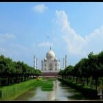 Flood In Agra: ताजमहल के महताब बाग में घुसा पानी