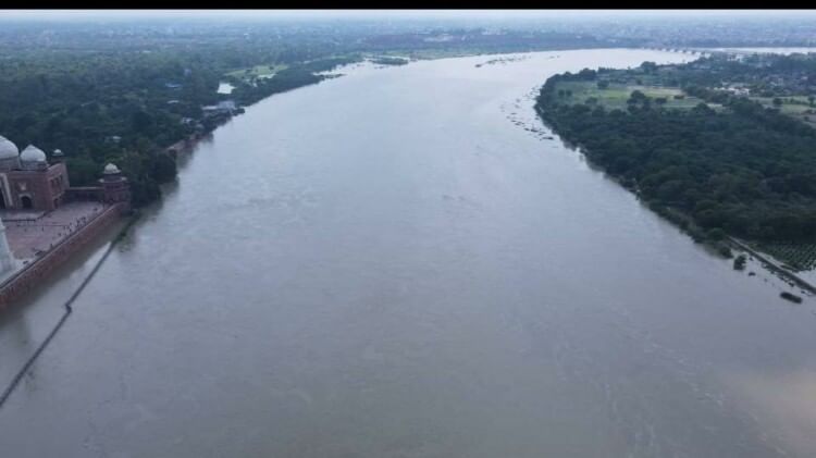 Mehtab Bagh of Taj Mahal flooded in Agra six monuments including Baby Taj closed for tourists