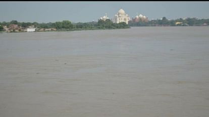 Yamuna flowing above danger mark in Agra danger of flood looms