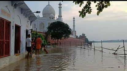 many monuments including Heritage Garden Baby Taj suffered huge damage due to accumulation of silt In Agra