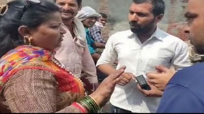 Women of Hindu organization create ruckus outside Sachin Meena s house in Rabubura