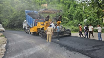 Bilaspur News:  Road Tarring on chandigarh manali national highway in rainy season