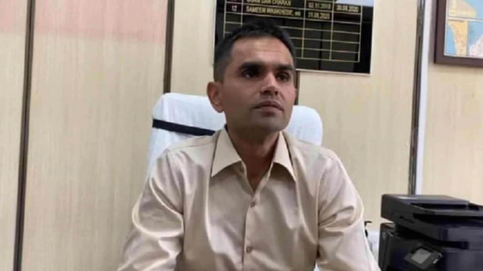 Drug Case SRK son Aryan Khan Arrest Was a Set Up Former Intelligence Officer revelation on Sameer Wankhede