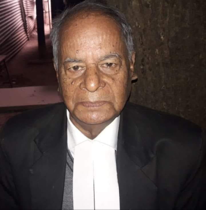 Former President of Banaras Bar Association Indradev Mishra passed away, advocates arriving to pay tribute