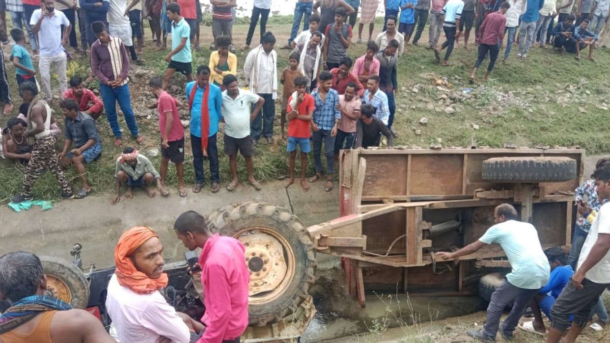 middle-aged man died after tractor overturned in canal in Janjgir-Champa
