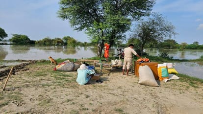 Yamuna flood in Agra drowned fourty village roads
