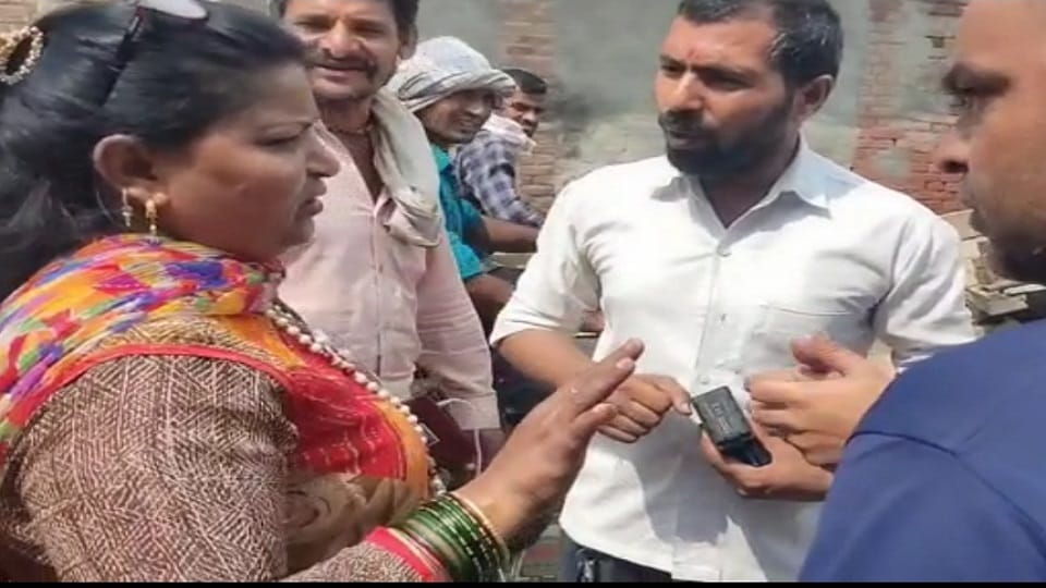 Women of Hindu organization create ruckus outside Sachin Meena s house in Rabubura