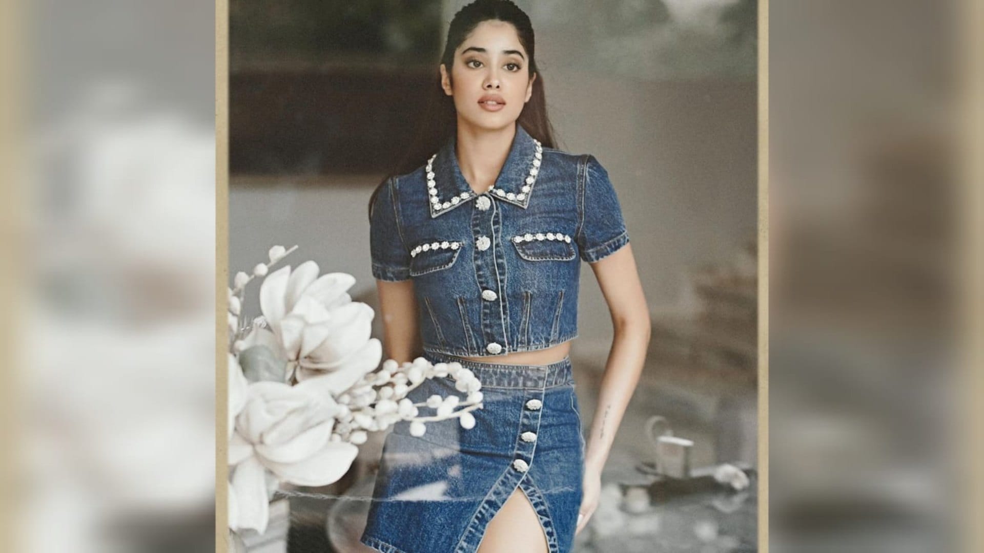 Janhvi Kapoor denim look photos in HD janhvi wear dress worth 54 thousand