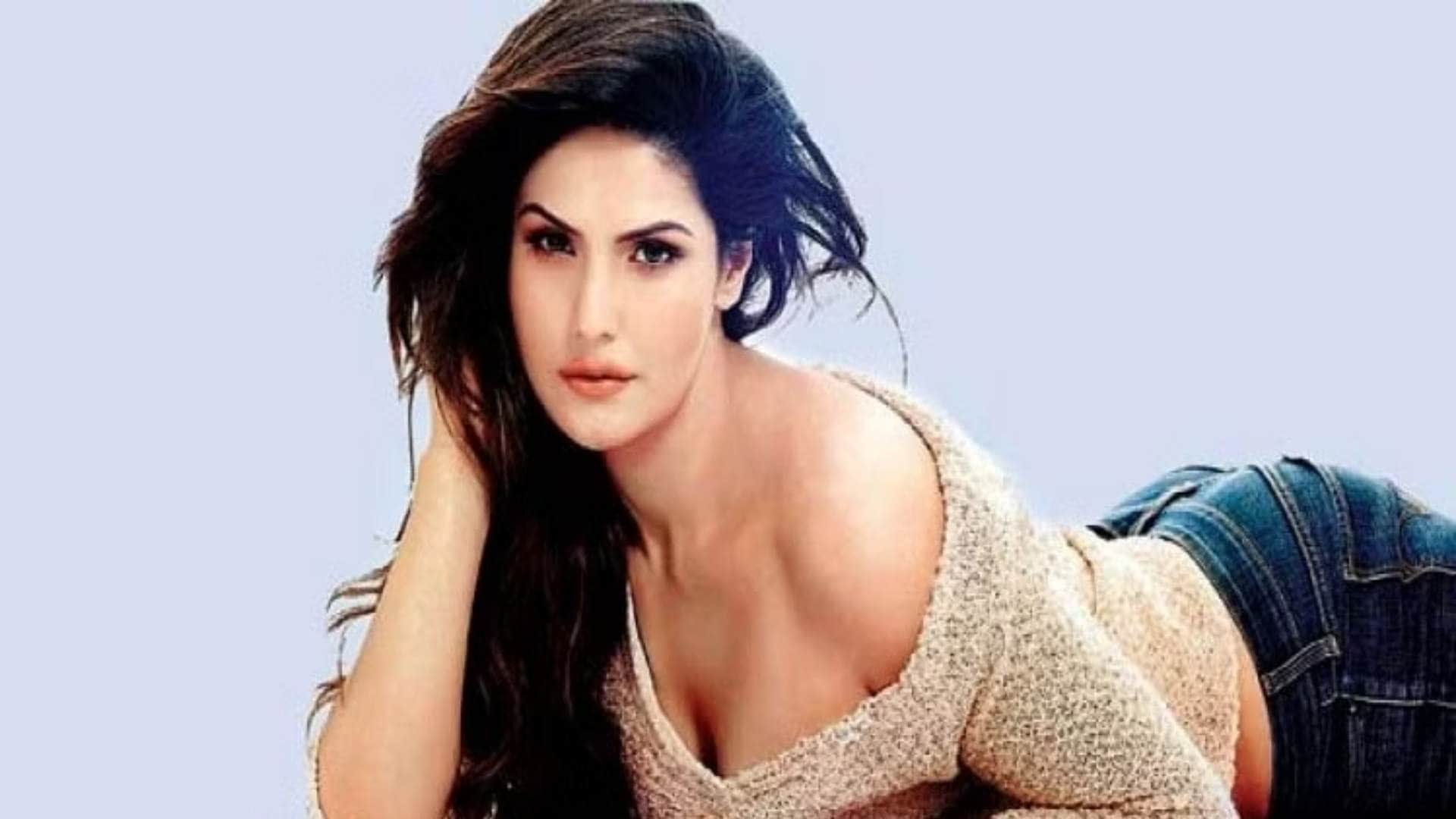 Bollywood Beauties Wanted to Become Something Else Other Than Actress Mouni Roy Hina Khan Zareen Khan