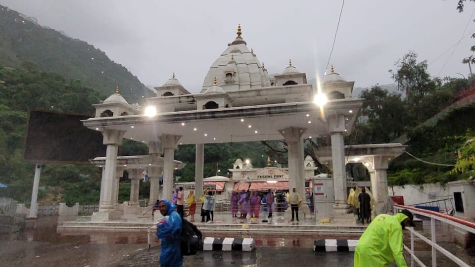 jammu kashmir Weather Update: School closed in Doda and Kishtwar highest rainfall in Katra after 42 years