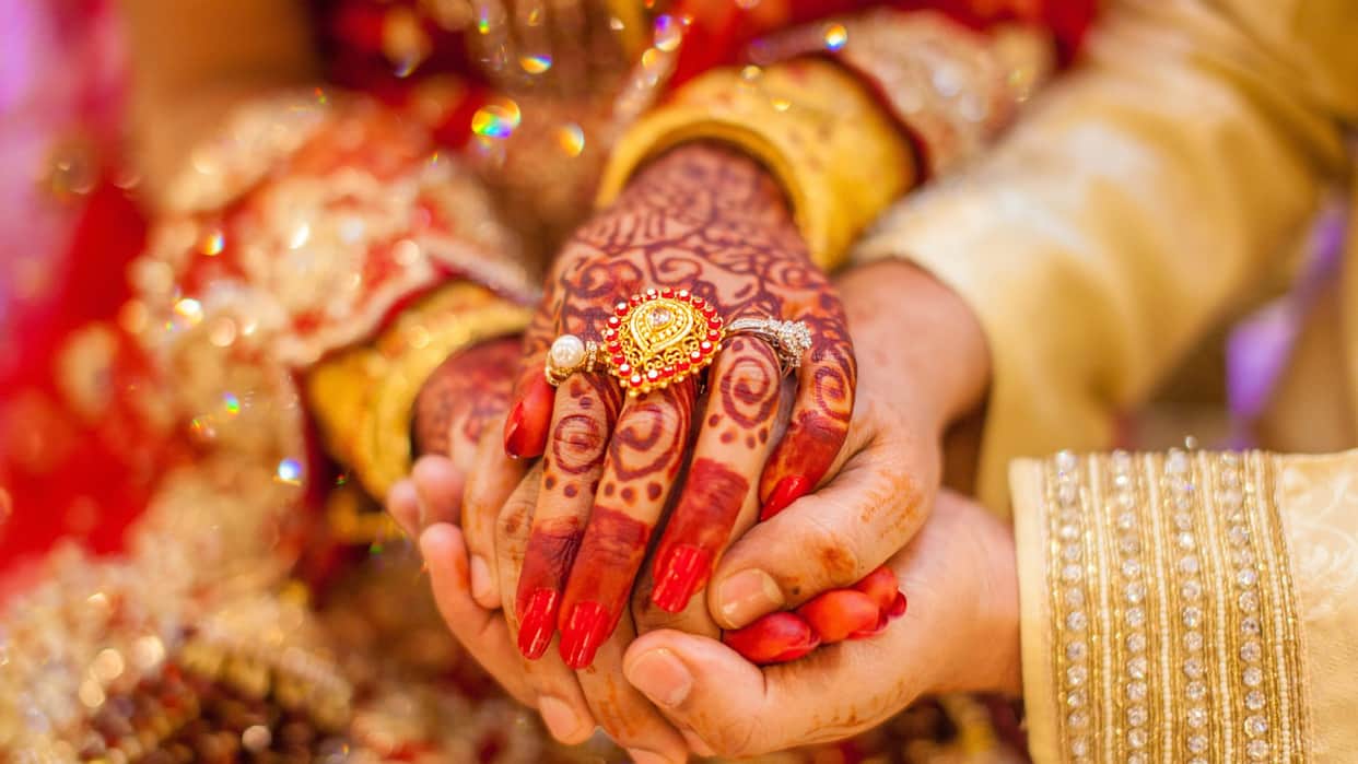 One day marriage in China men pay brides 40 thousand rupees to secure ancestral grave burial rights