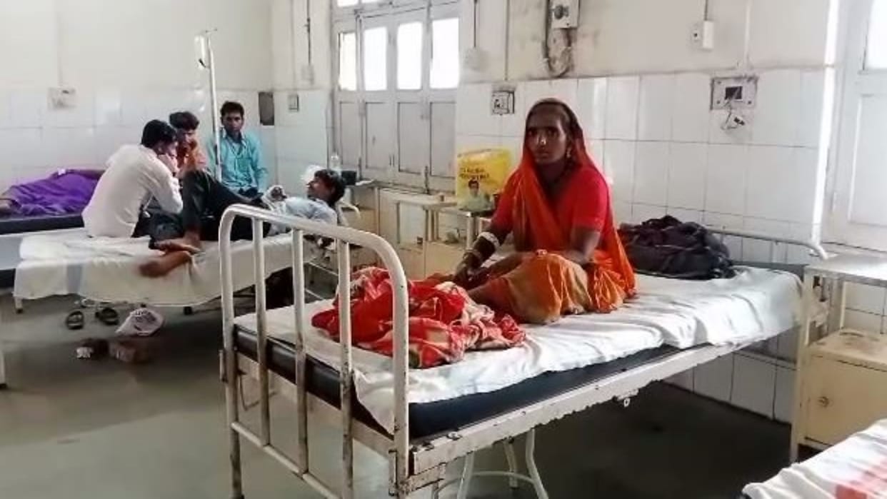 Shivpuri Crime Village miscreants beat Dalit woman sarpanch with shoes and slippers three accused arrested