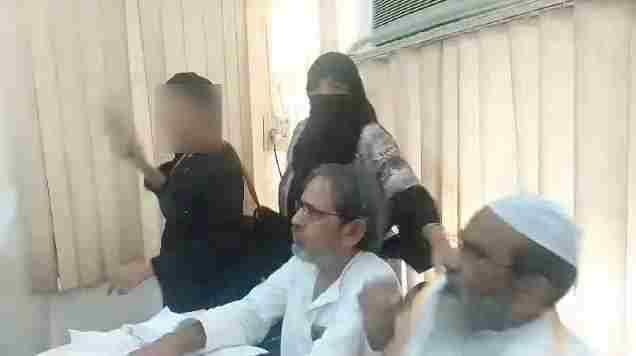 Madrasa manager accused of molestation thrashed by Lady teacher with slippers in varanasi
