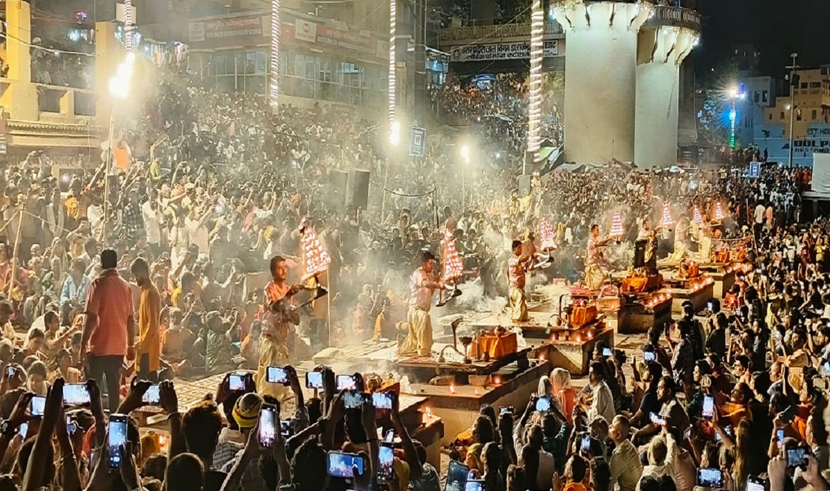 Ganga Water Level increasing in varanasi Ganga aarti site changed at Dashashwamedh Ghat