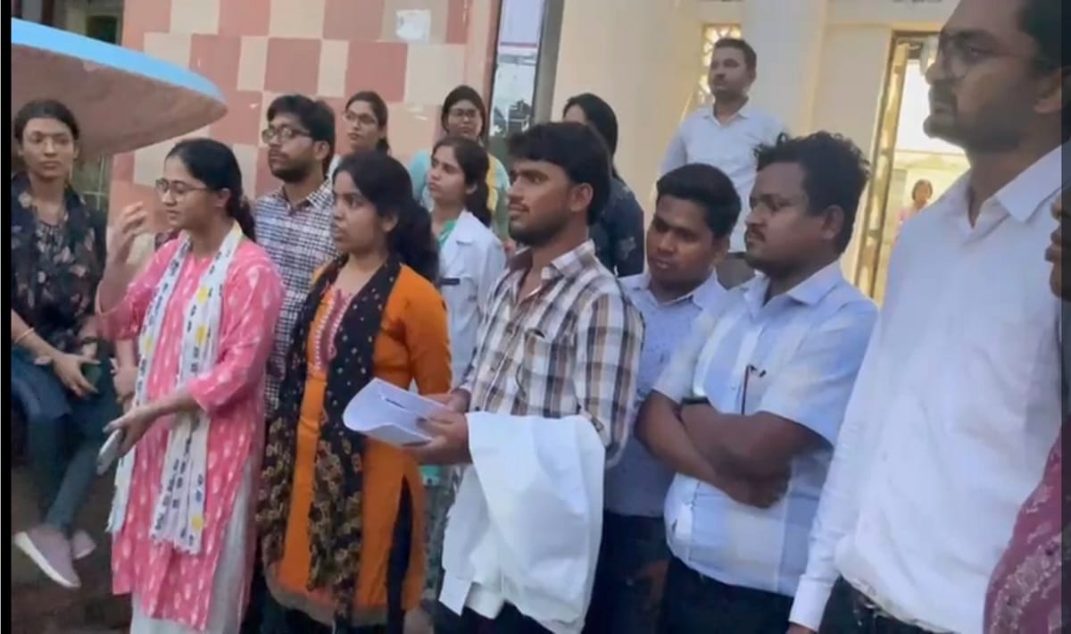 Physiotherapy students starting protest in BHU clash with IMS director