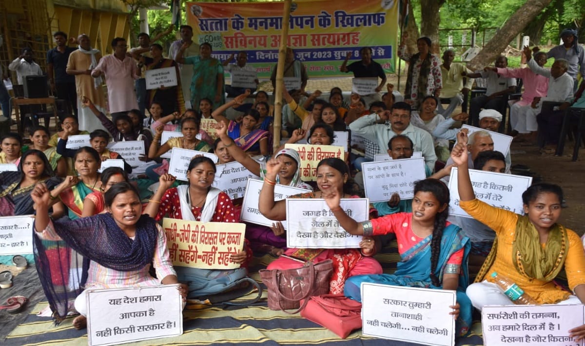 Protest continues on 60th day to save  building of Sarva Seva Sangh