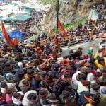 अमनराथ गुफा के बाहर श्रद्धालुओं की लगी कतार
